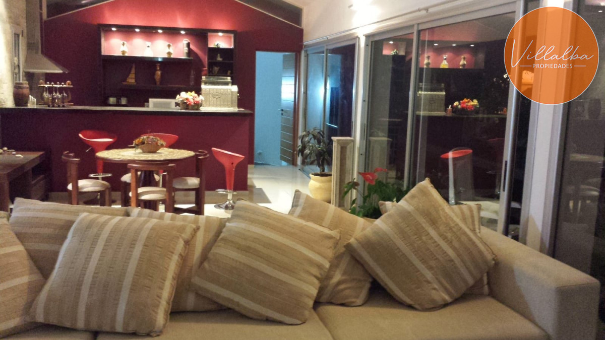 Apartamento ID.3670 - Venta casa de 6 dormitorios en  Punta del Este