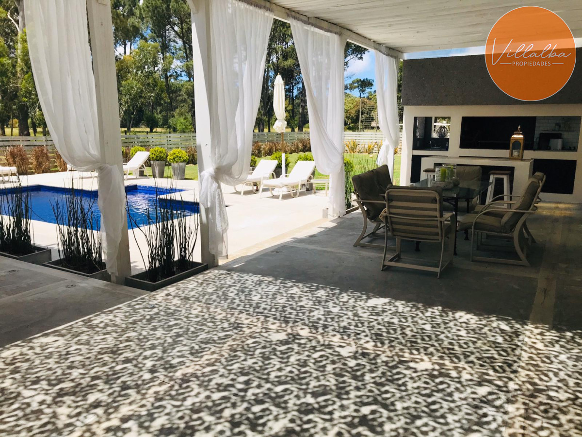 Casa ID.60 - Moderna casa en el bosque cerca del mar. 