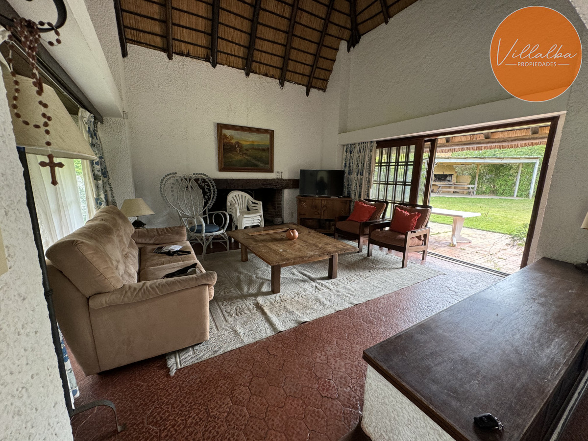 Casa ID.3238 - Casa en venta, 3 dormitorios y dependencia - 