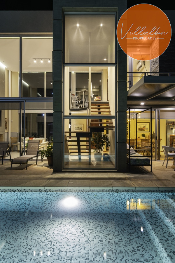 Casa ID.3161 - Casa en Venta Moderna de construccion tradicional, cerca del mar. 