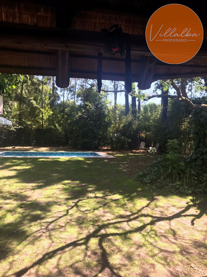 Casa ID.886 - Casa en Venta Pinares con piscina y Parrillero. 