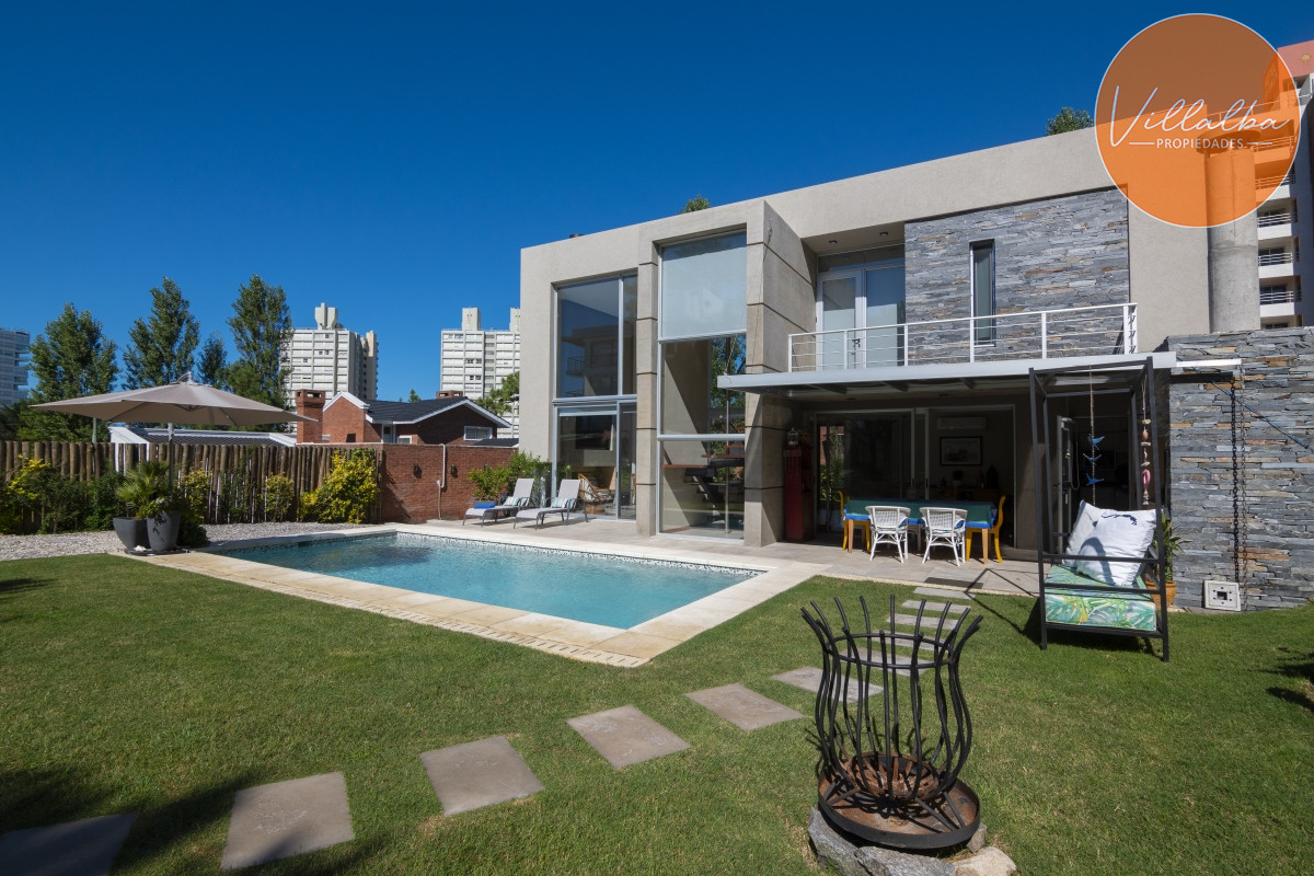 Casa ID.3161 - Casa en Venta Moderna de construccion tradicional, cerca del mar. 