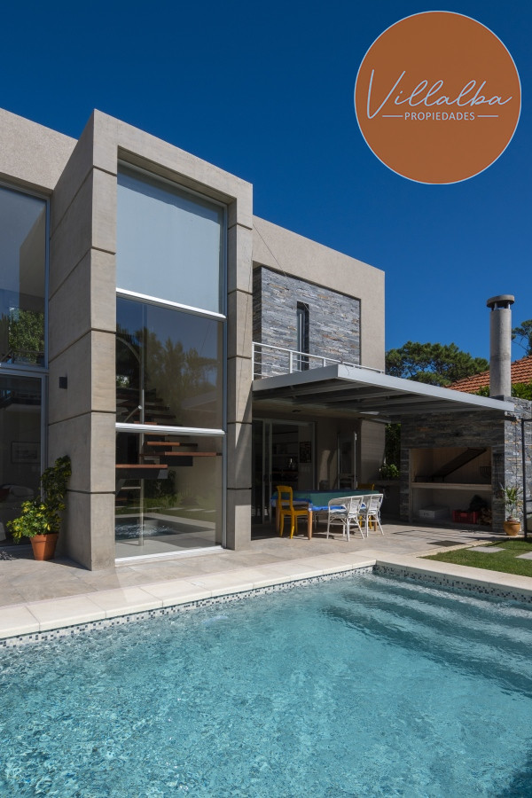 Casa ID.3161 - Casa en Venta Moderna de construccion tradicional, cerca del mar. 