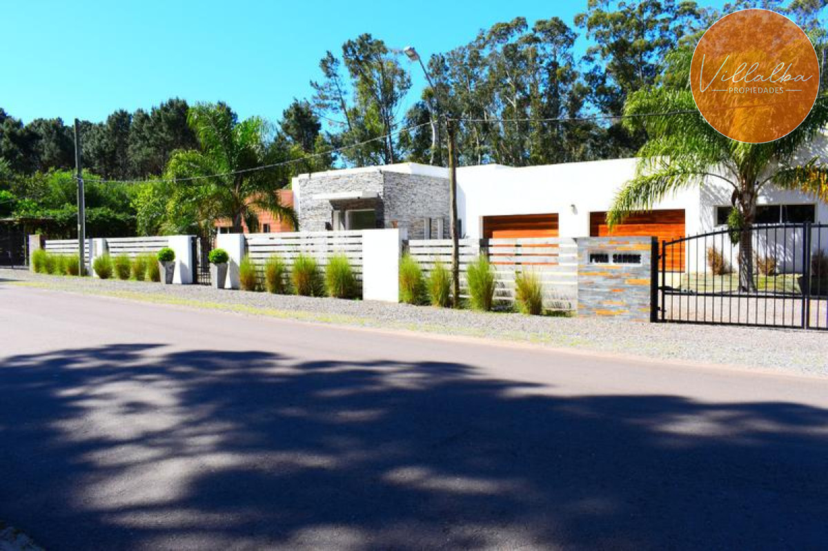 Casa ID.60 - Moderna casa en el bosque cerca del mar. 