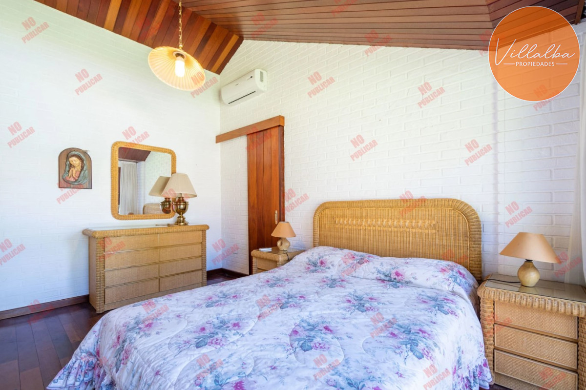 Casa ID.3604 - CASA EN PLAYA MANSA - 5 suites. 