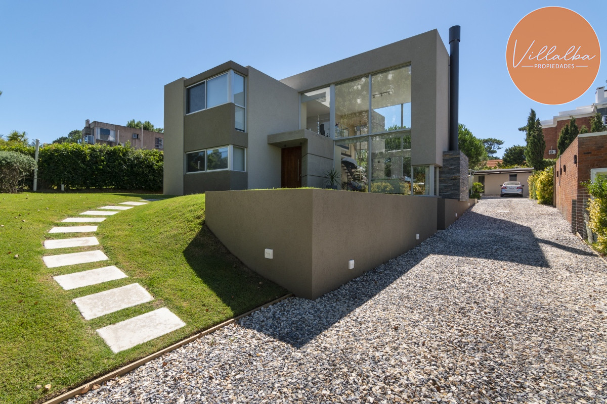 Casa ID.3161 - Casa en Venta Moderna de construccion tradicional, cerca del mar. 