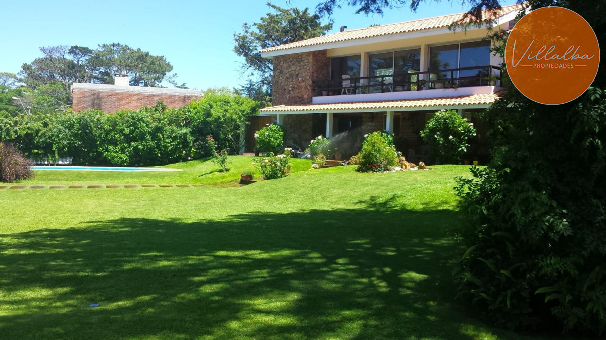 Apartamento ID.3670 - Venta casa de 6 dormitorios en  Punta del Este