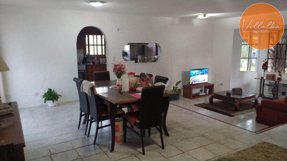 Casa ID.3647 - VENTA  - Casa de 5 dormitorios 
