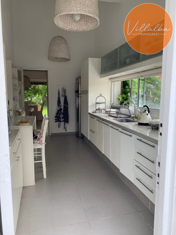 Casa ID.2973 - Oportunidad en Playa Mansa - 3 dormitorios 