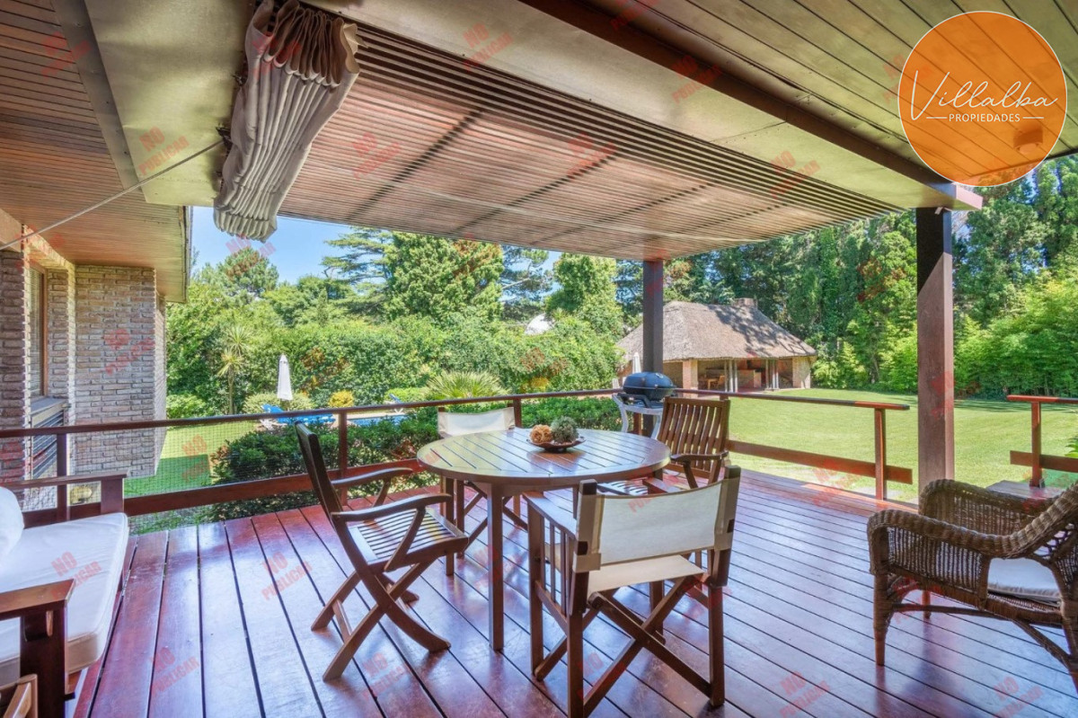 Casa ID.3604 - CASA EN PLAYA MANSA - 5 suites. 