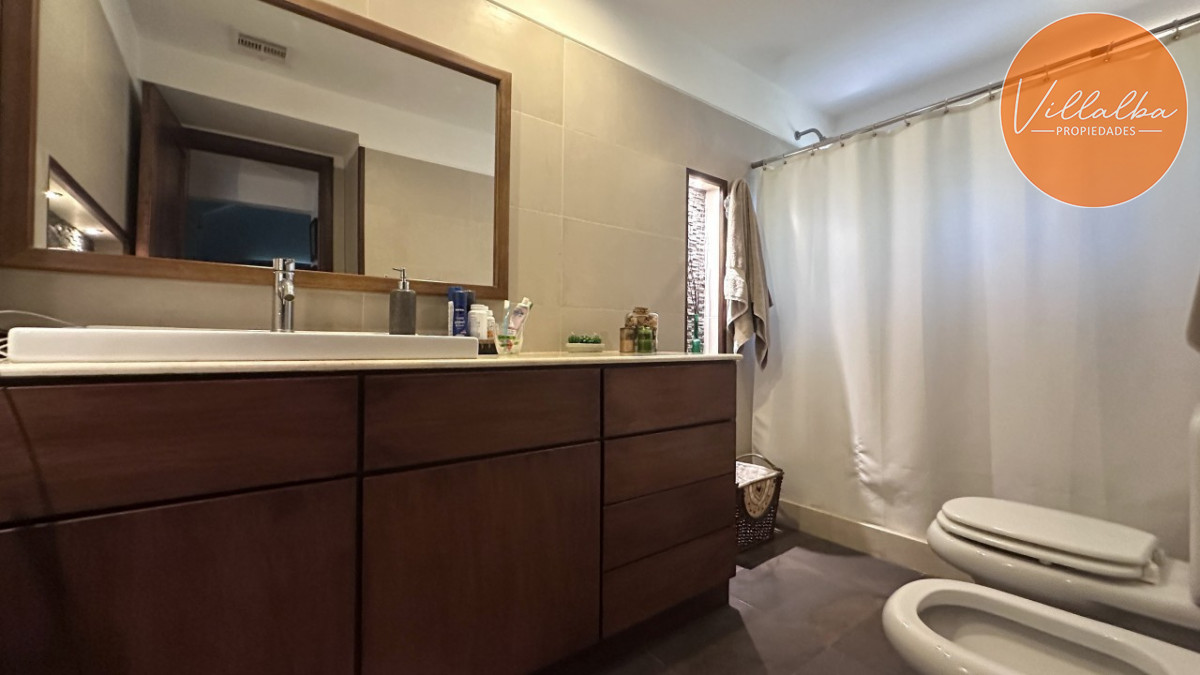 Casa ID.3595 - Casa en venta en Playa Mansa en privilegiada ubicación, una manzana sólo para ella.