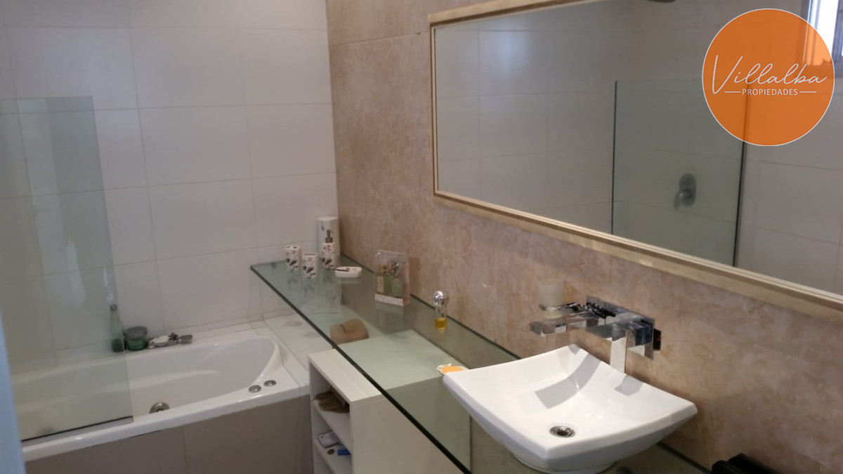 Apartamento ID.3670 - Venta casa de 6 dormitorios en  Punta del Este