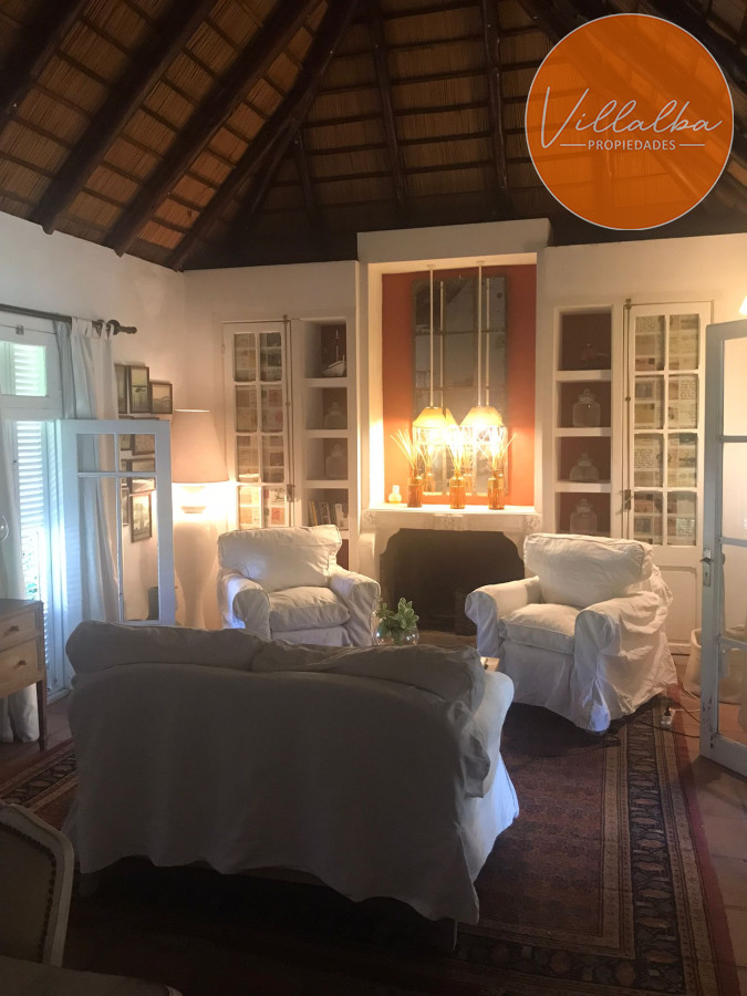 Casa ID.886 - Casa en Venta Pinares con piscina y Parrillero. 