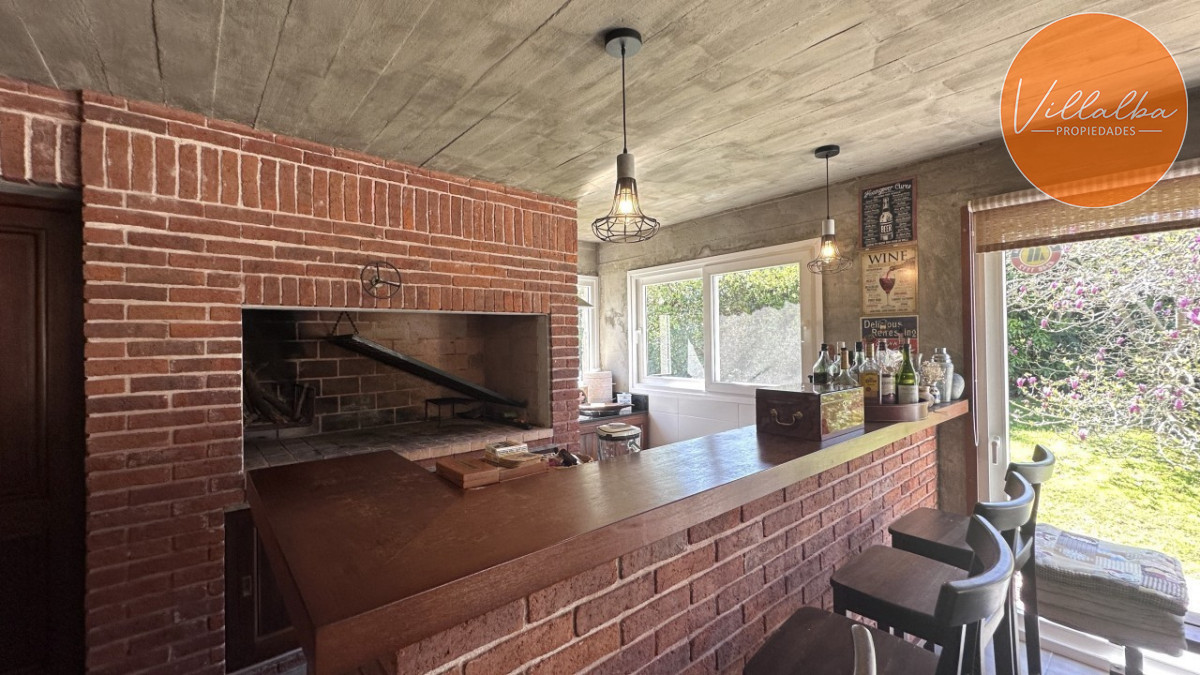 Casa ID.3595 - Casa en venta en Playa Mansa en privilegiada ubicación, una manzana sólo para ella.