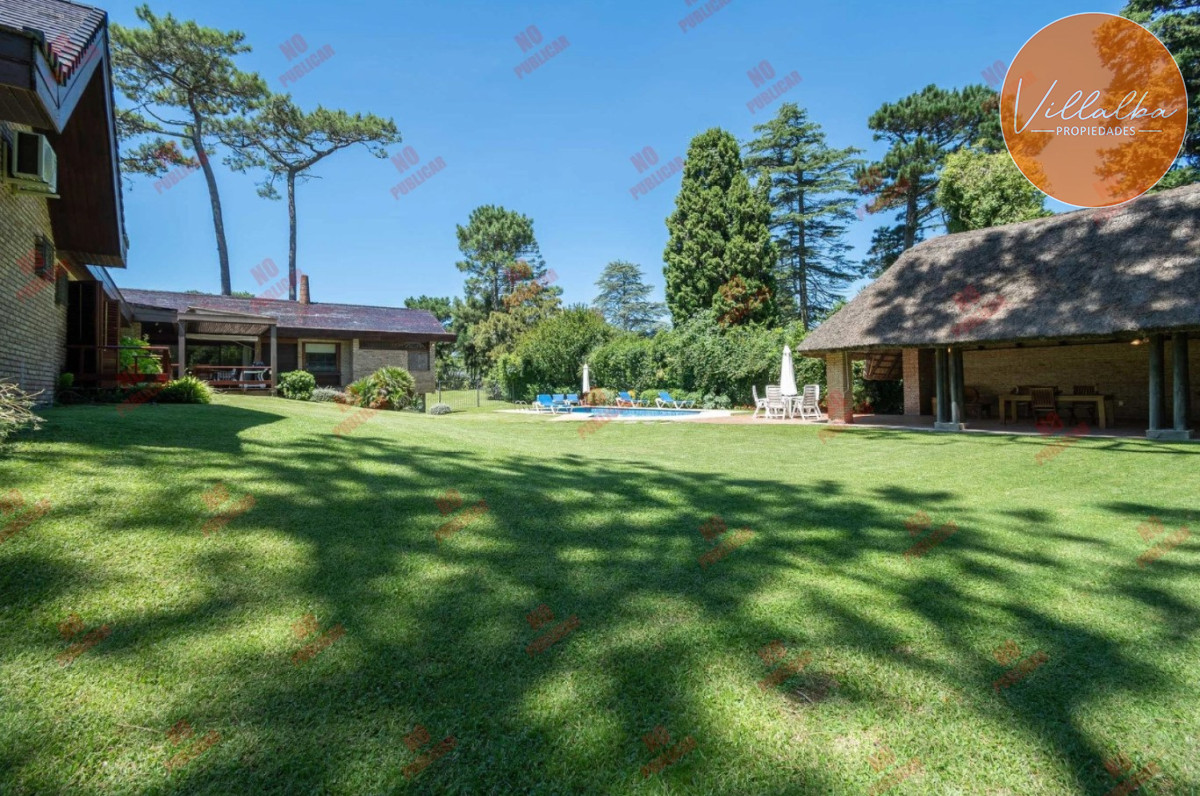 Casa ID.3604 - CASA EN PLAYA MANSA - 5 suites. 