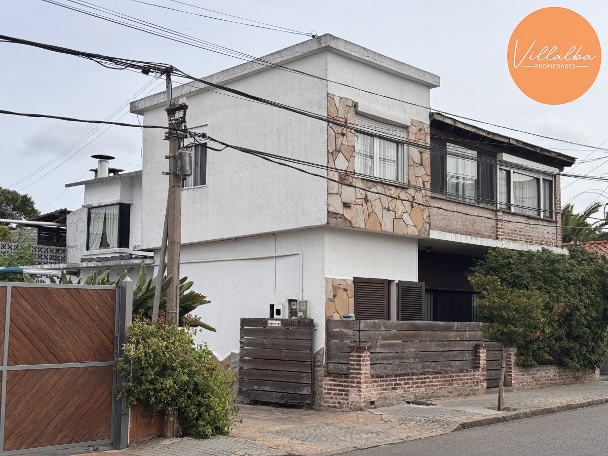 Apartamento ID.3452 - Casa con renta en zona céntrica de Maldonado Ideal para inversión o vivienda