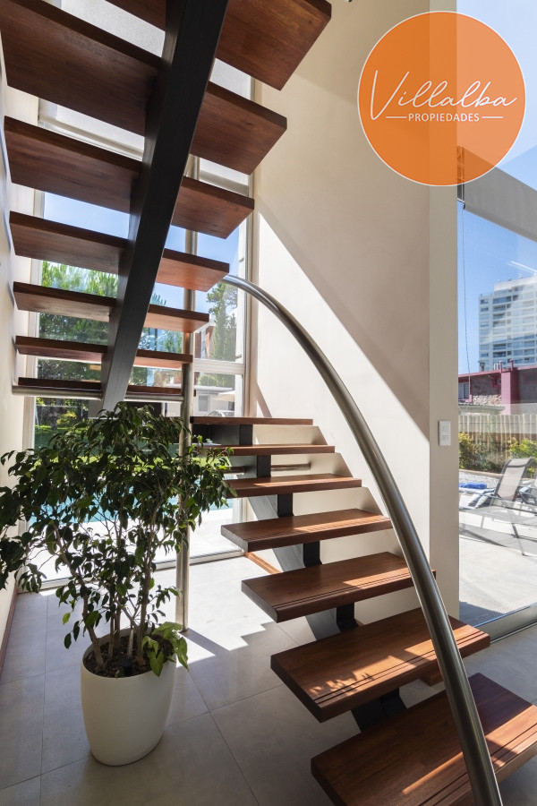 Casa ID.3161 - Casa en Venta Moderna de construccion tradicional, cerca del mar. 