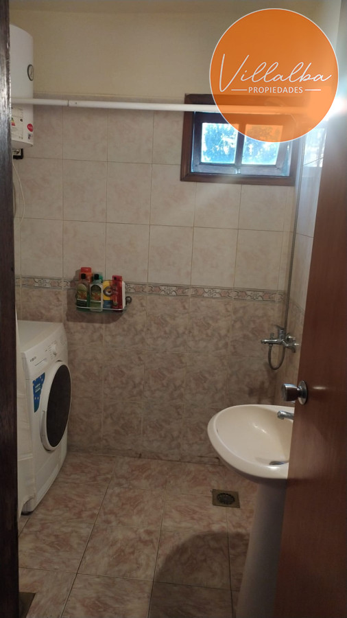 Casa ID.3647 - VENTA  - Casa de 5 dormitorios 