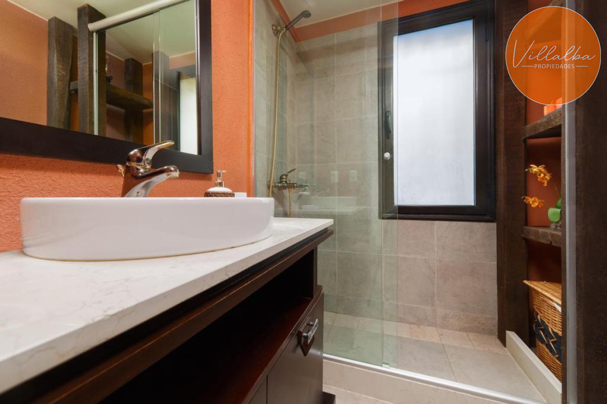 Casa ID.940 - Espectacular casa en el barrio Beverly Hills.