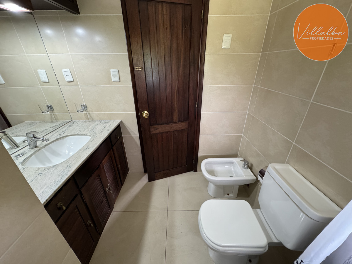 Casa ID.3238 - Casa en venta, 3 dormitorios y dependencia - 