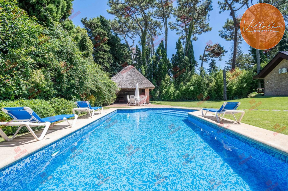 Casa ID.3604 - CASA EN PLAYA MANSA - 5 suites. 
