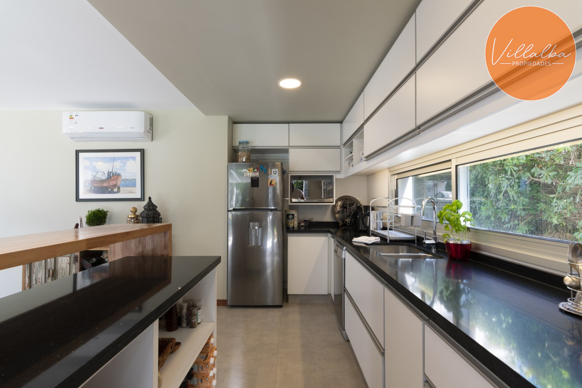Casa ID.3161 - Casa en Venta Moderna de construccion tradicional, cerca del mar. 