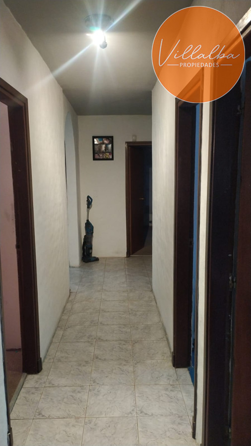 Casa ID.3647 - VENTA  - Casa de 5 dormitorios 