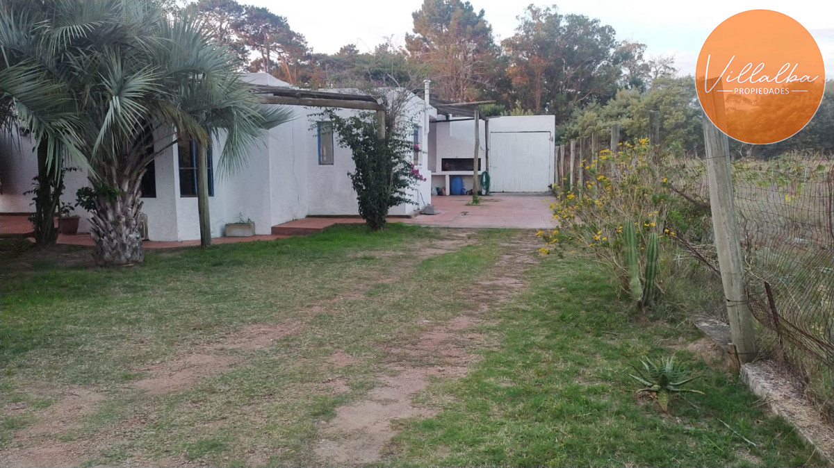 Casa ID.3647 - VENTA  - Casa de 5 dormitorios 