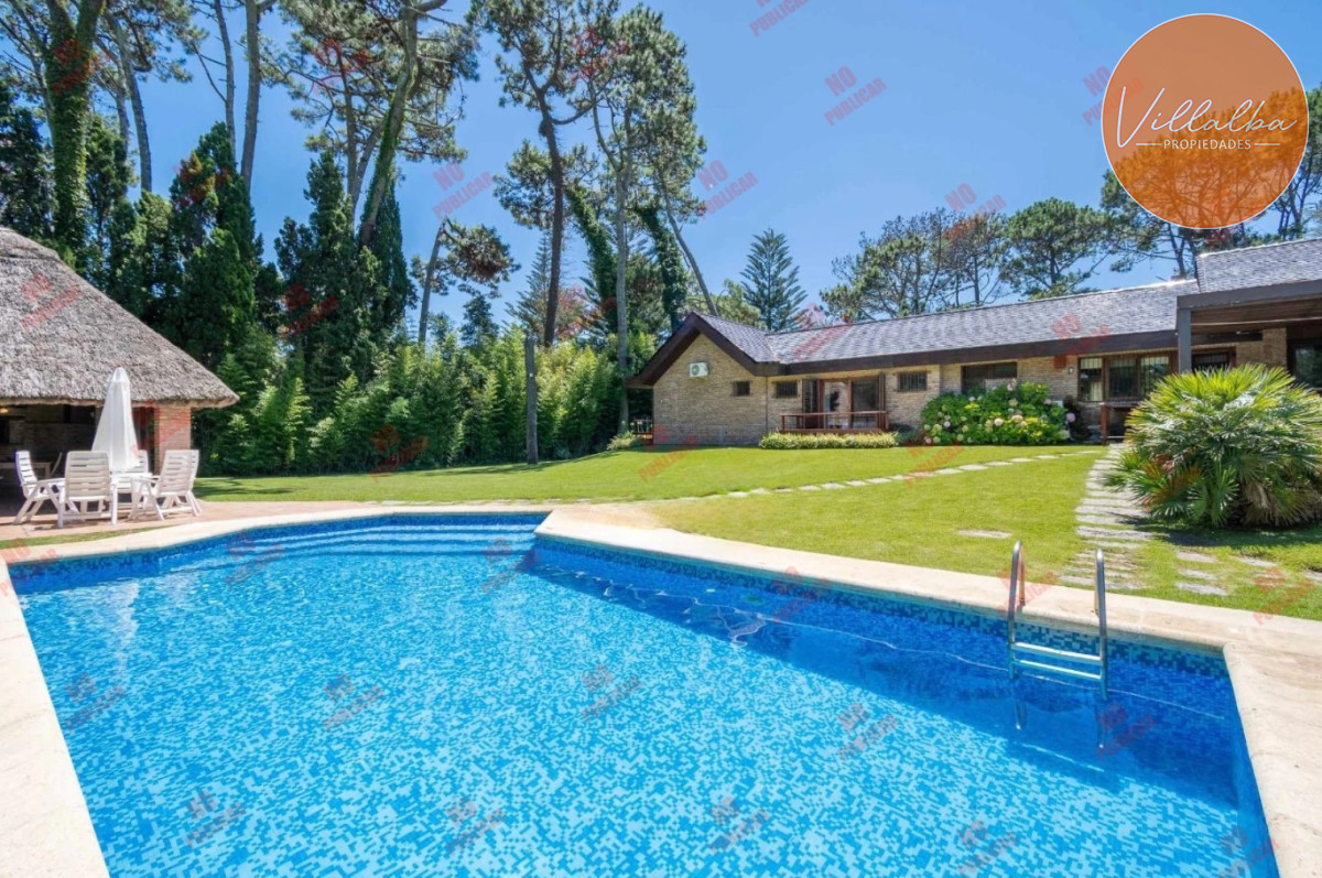 Casa ID.3604 - CASA EN PLAYA MANSA - 5 suites. 
