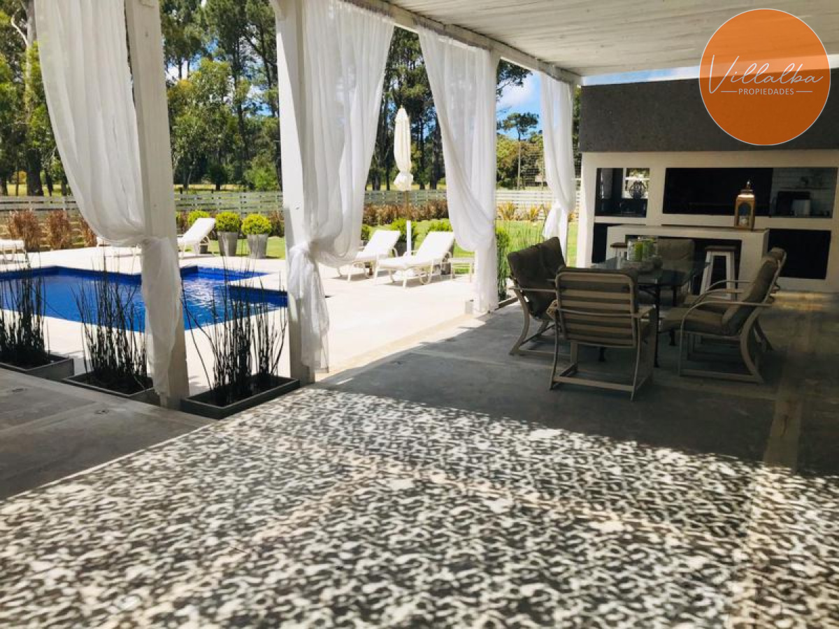 Casa ID.60 - Moderna casa en el bosque cerca del mar. 
