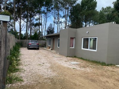 Casa 3 dormitorios 2 baños , venta Parque Burnet