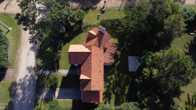 4 dormitorios, jardín y ubicación privilegiada en Rincón del Indio