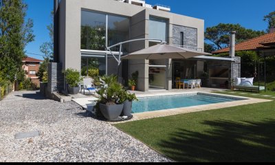 Casa en Venta Moderna de construccion tradicional, cerca del mar.