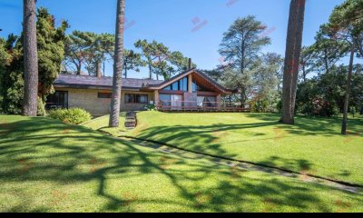 CASA EN PLAYA MANSA - 5 suites.