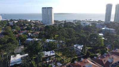 Terreno en playa Mansa. Punta del Este 