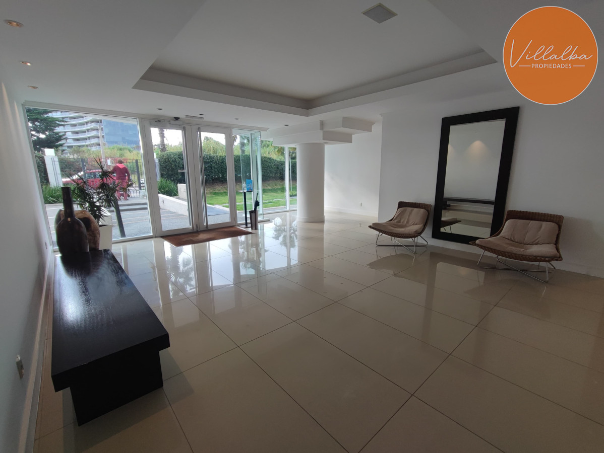 Apartamento ID.3072 - Espectacular Apartamento de 4 Dormitorios a metros de la rambla, playa mansa.