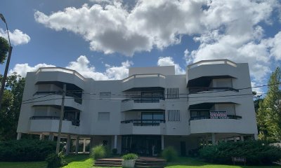 Vende apartamento de 2 dormitorios en playa mansa, Punta del Este