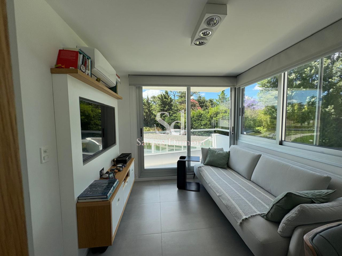 Apartamento ID.25516 - Venta apartamento 3 Dormitorios y dependencia Playa Mansa, Punta del Este