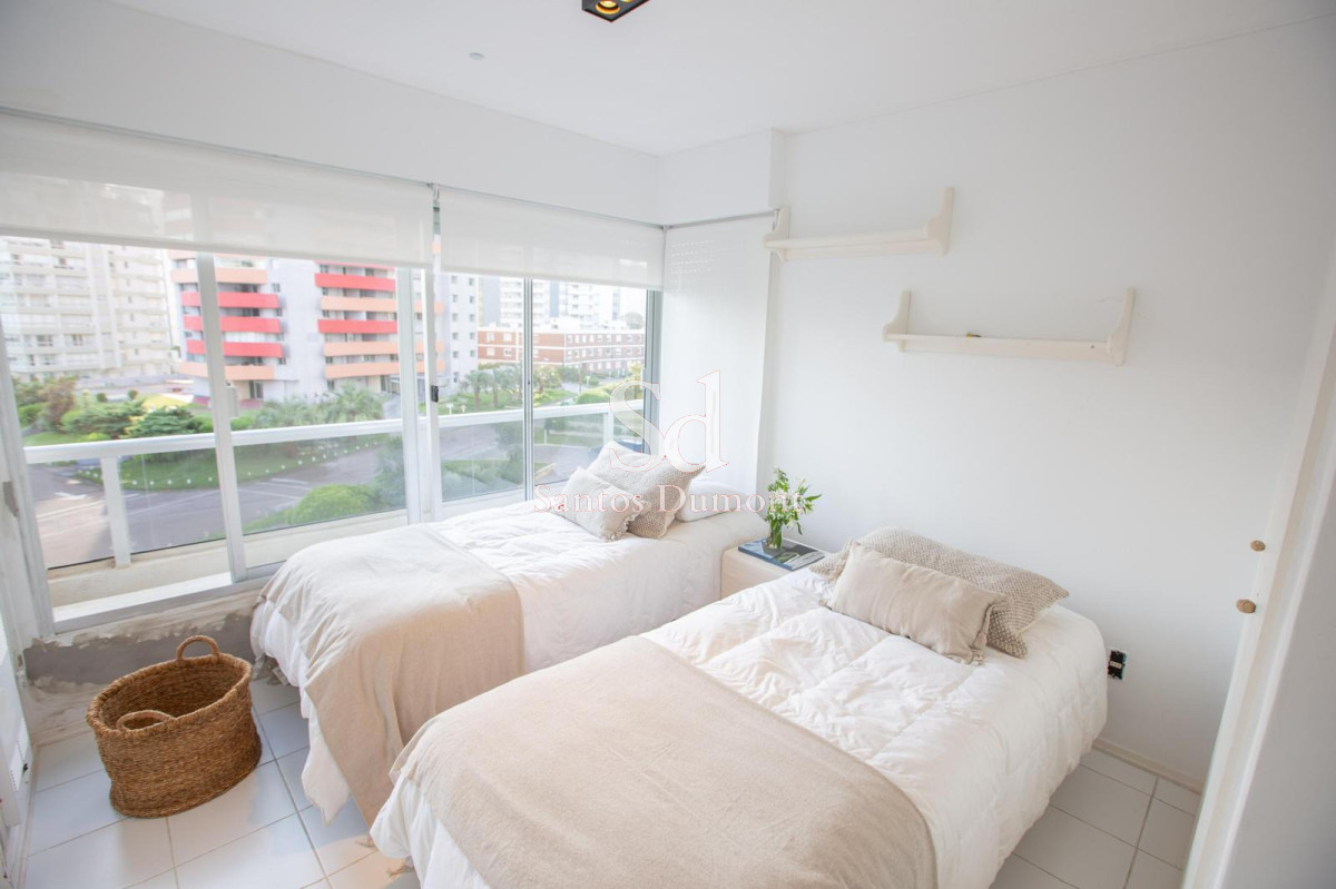 Apartamento ID.25717 - Apartamento en venta, 2 dormitorios y servicio en Playa Brava