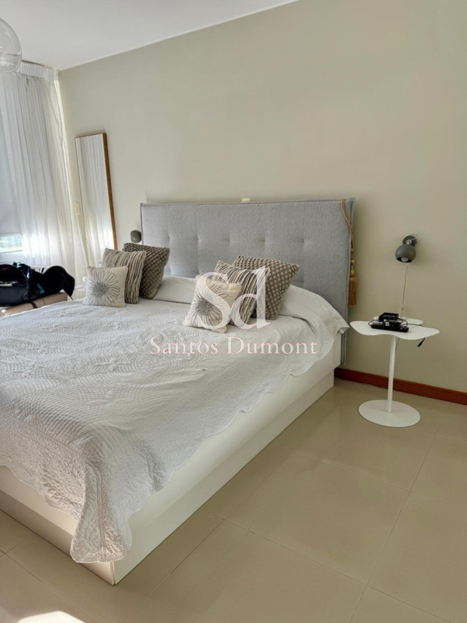 Apartamento ID.25716 - Apartamento en venta primera linea playa brava, 3 dormitorios