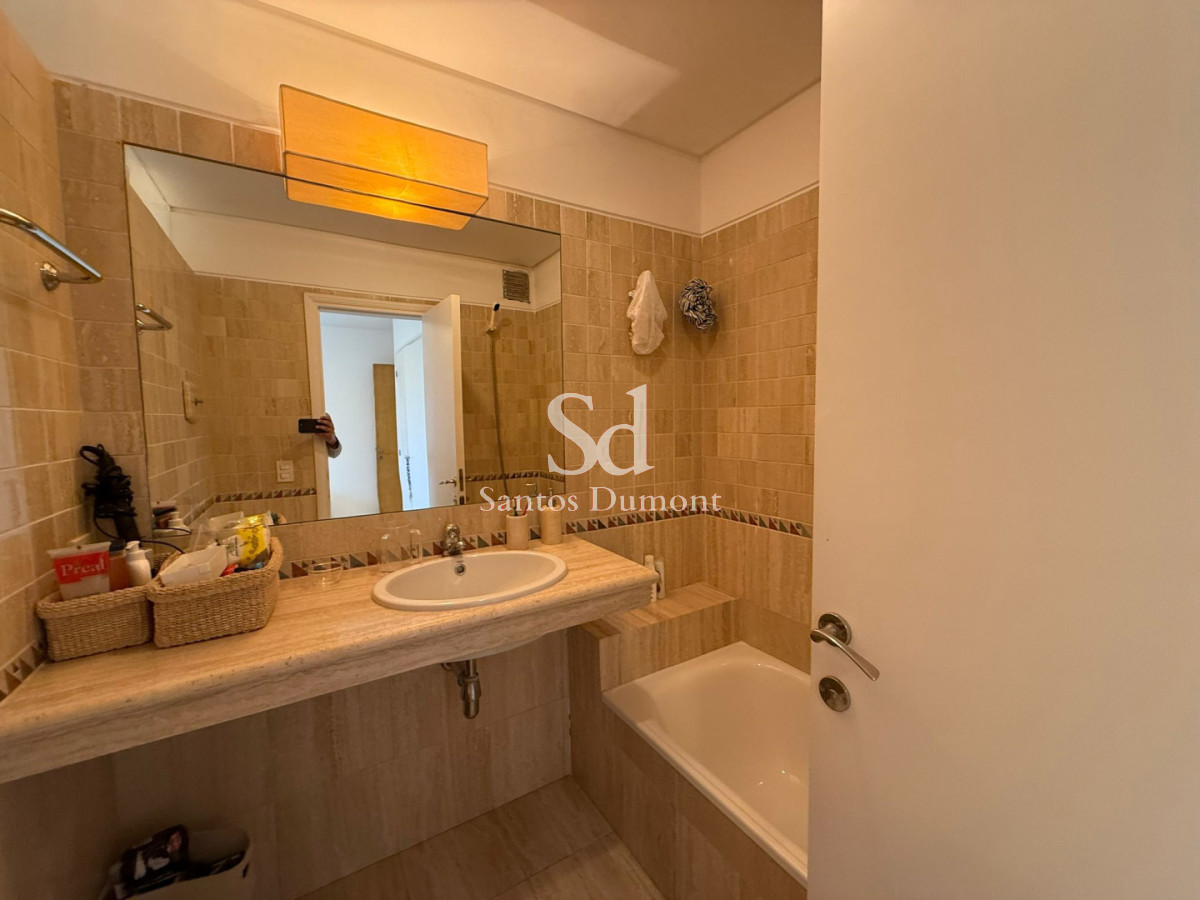 Apartamento ID.8806 - Apartamento en venta 3 dormitorios en suite más dependencia de servicio completo, Punta del Este, Playa Brava