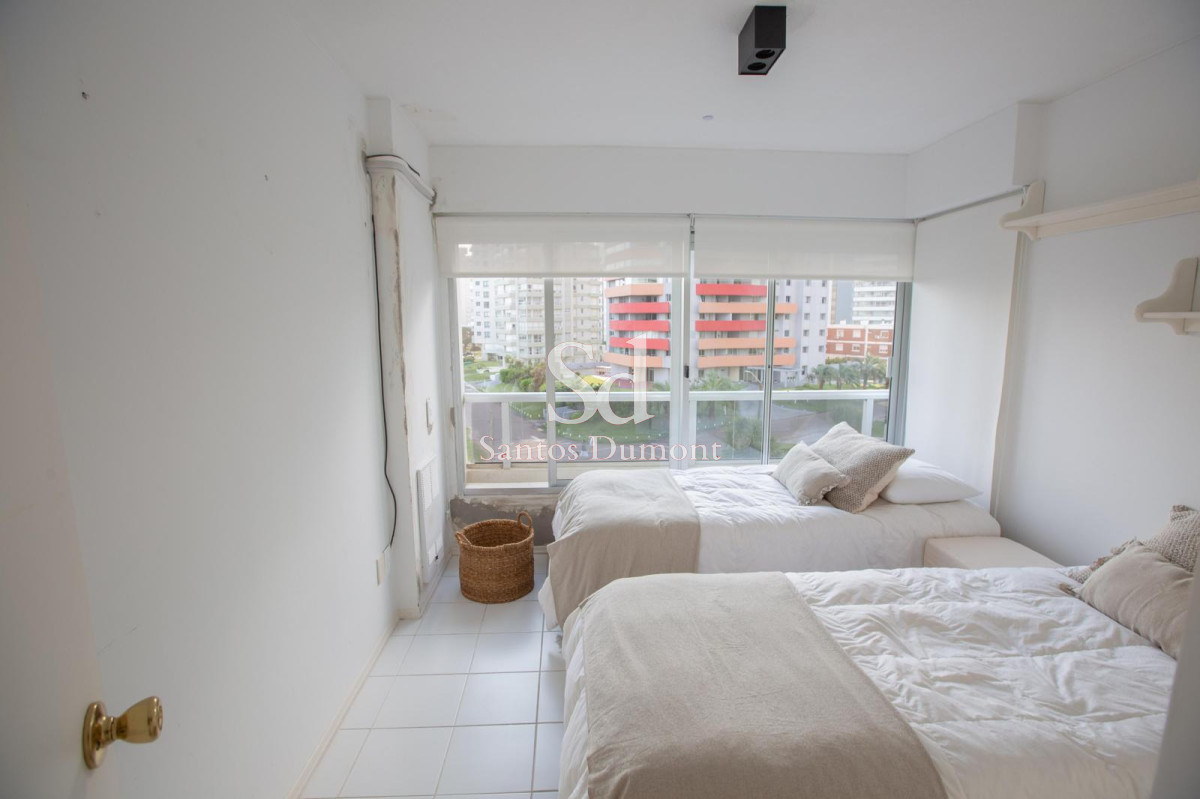 Apartamento ID.25717 - Apartamento en venta, 2 dormitorios y servicio en Playa Brava