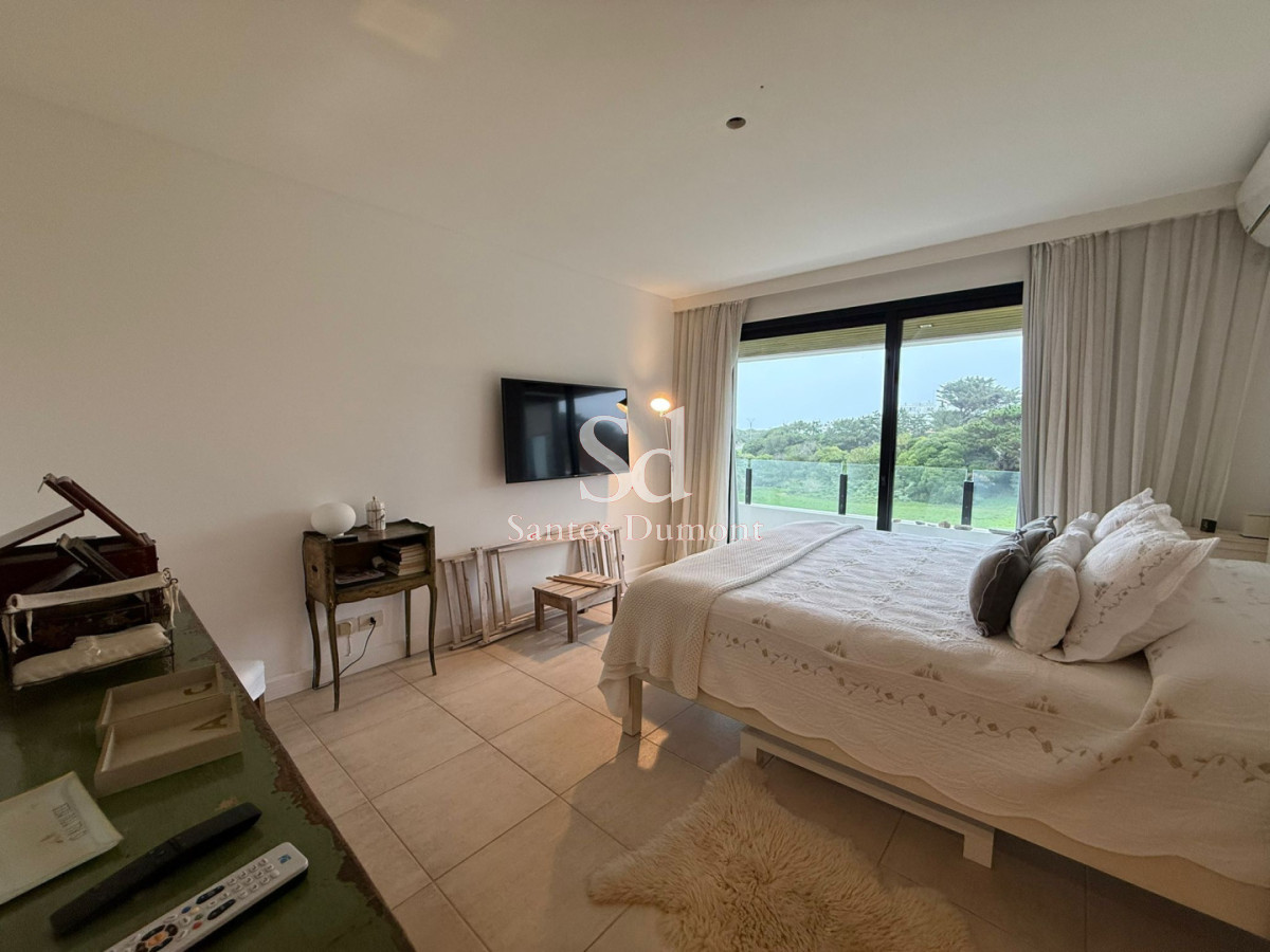 Apartamento ID.8806 - Apartamento en venta 3 dormitorios en suite más dependencia de servicio completo, Punta del Este, Playa Brava