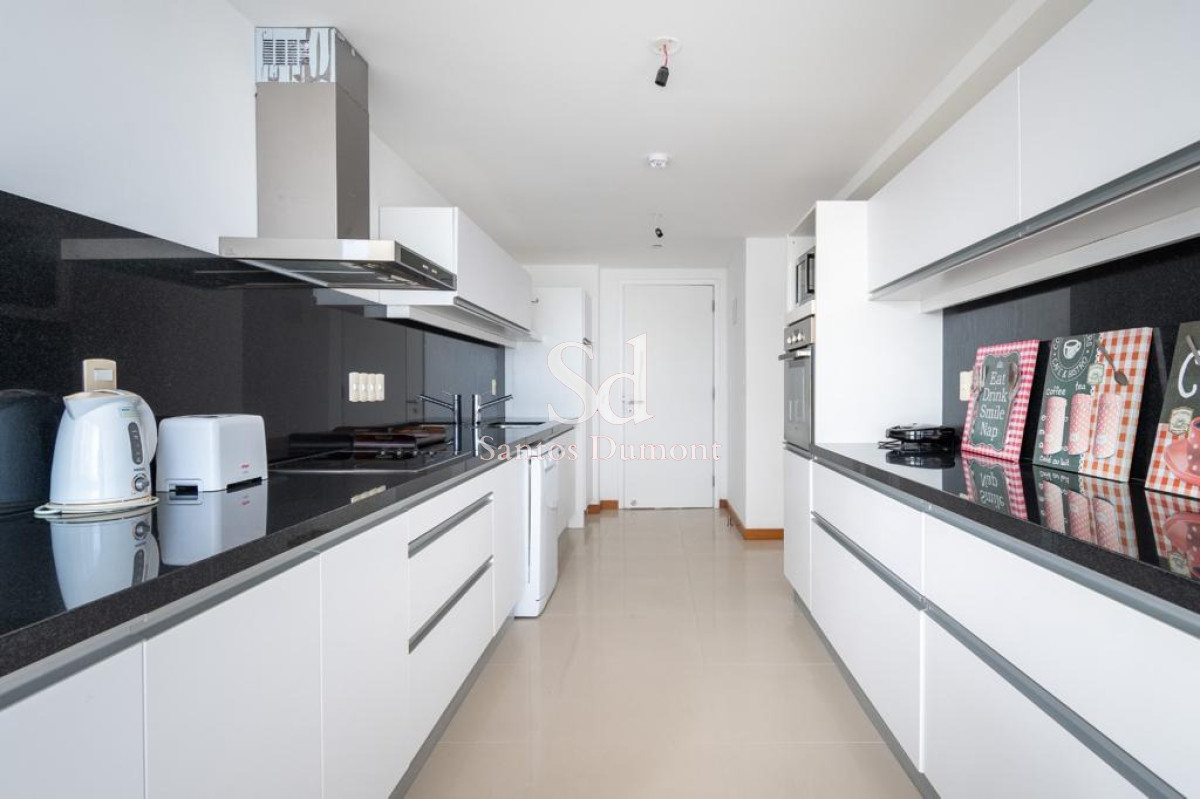 Apartamento ID.25716 - Apartamento en venta primera linea playa brava, 3 dormitorios