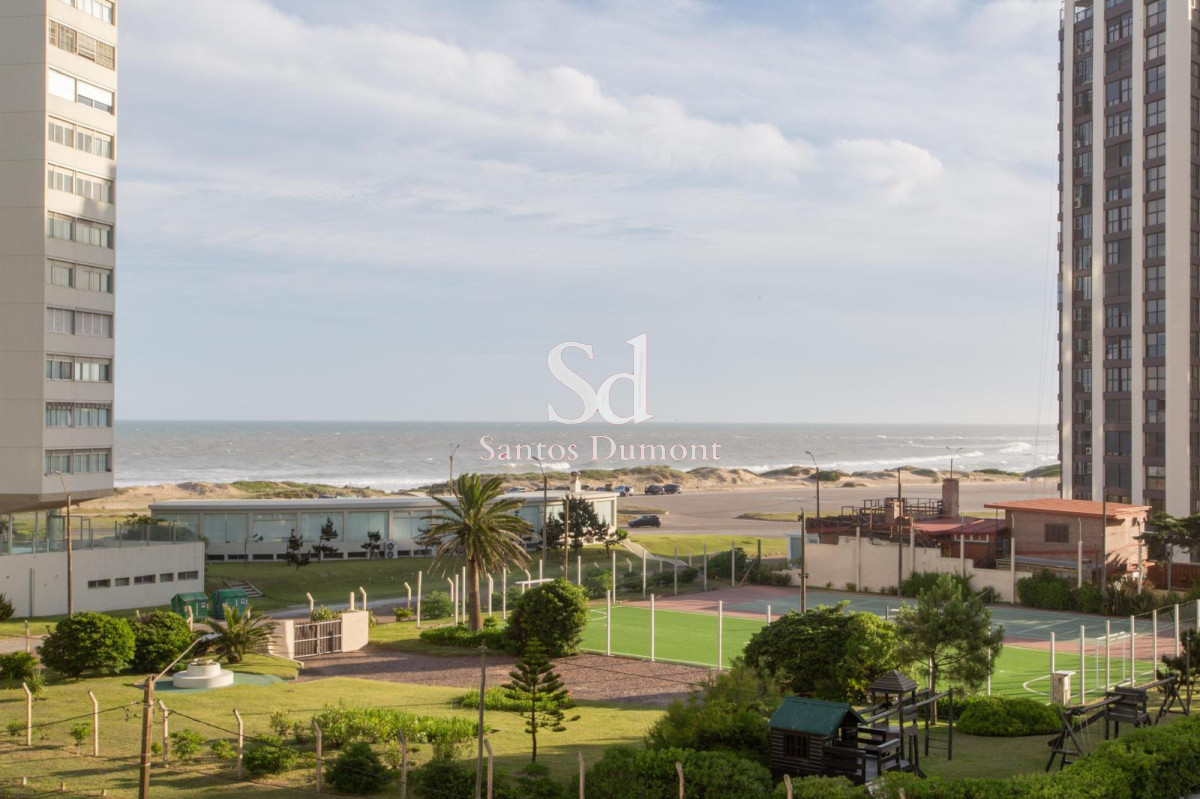 Apartamento ID.25717 - Apartamento en venta, 2 dormitorios y servicio en Playa Brava