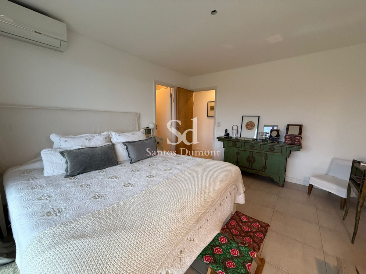Apartamento ID.8806 - Apartamento en venta 3 dormitorios en suite más dependencia de servicio completo, Punta del Este, Playa Brava