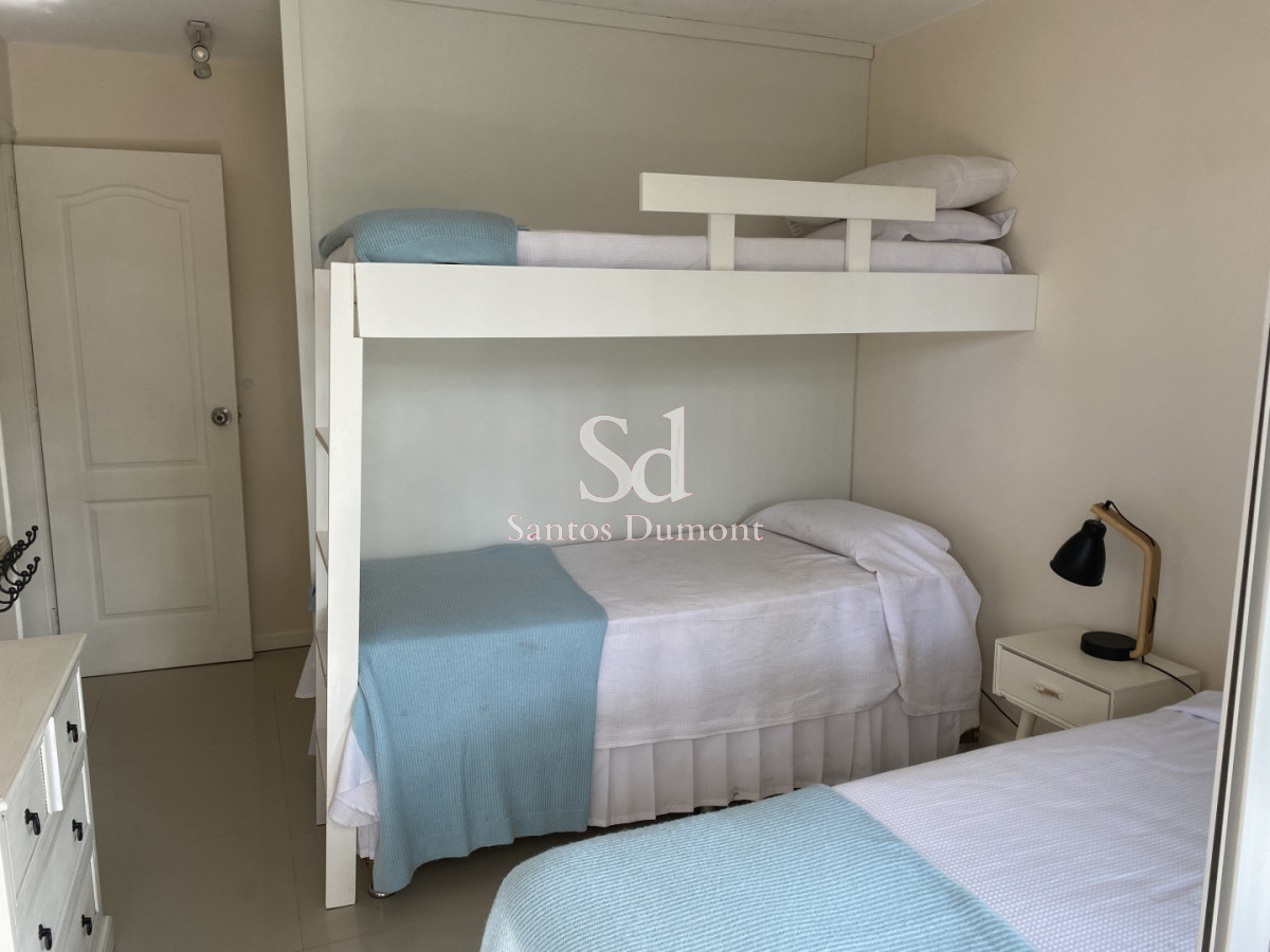 Apartamento ID.25790 - Venta Apartamento 2 dormitorios Punta del Este, con terraza y parrillero
