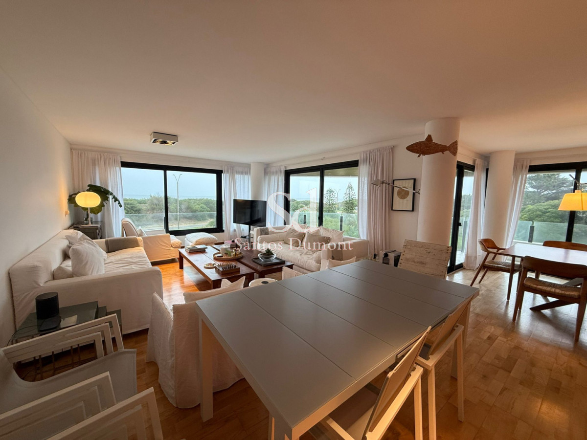 Apartamento ID.8806 - Apartamento en venta 3 dormitorios en suite más dependencia de servicio completo, Punta del Este, Playa Brava