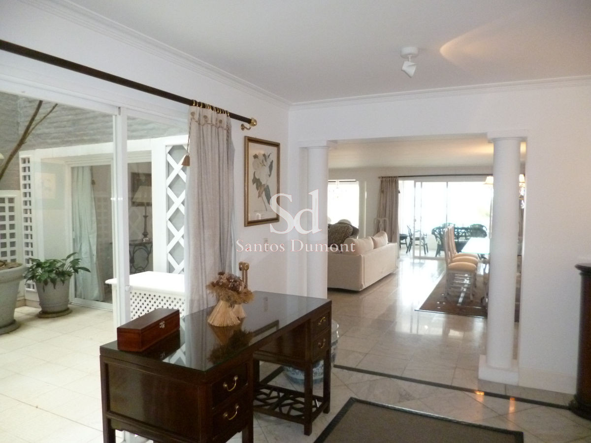 Apartamento ID.8575 - Venta Apartamento Semipiso de 4 dormitorios + servicio completo Punta del Este