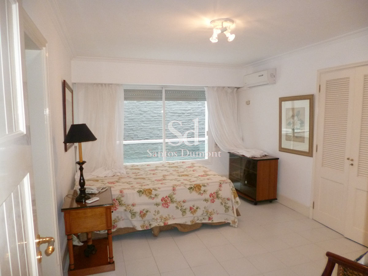 Apartamento ID.8575 - Venta Apartamento Semipiso de 4 dormitorios + servicio completo Punta del Este